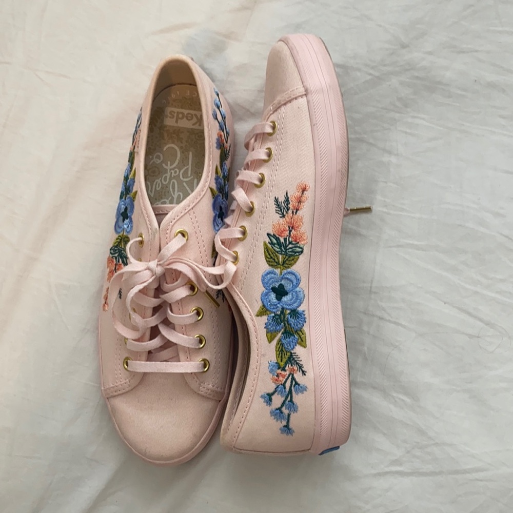Pink keds floral embroidery shoes: Women’s size 8